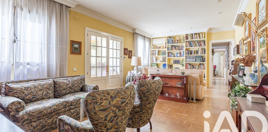 Apartment à Madrid, Espagne 4 chambres, 142 m2 No. 188280