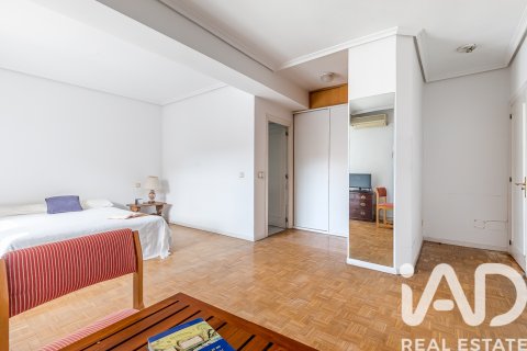 Apartment à vendre à Madrid, Espagne, 4 chambres, 234 m2 No. 188278 - photo 24