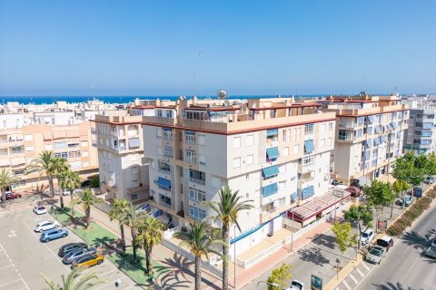 Duplex for sale in Guardamar del Segura, Alicante, Spain 3 bedrooms, 85 sq.m. No. 179754 - photo 2