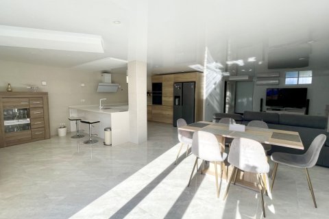 Villa till salu i Los Altos, Alicante, Spanien 3 sovrum, 186 kvm. Nr. 146897 - foto 8