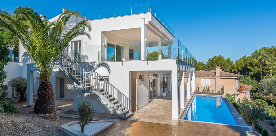 Villa i Nova Santa Ponsa, Mallorca, Spanien 3 sovrum, 372 kvm. Nr. 155487