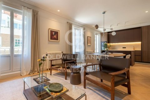 Apartment à Madrid, Espagne 3 chambres, 158 m2 No. 178483