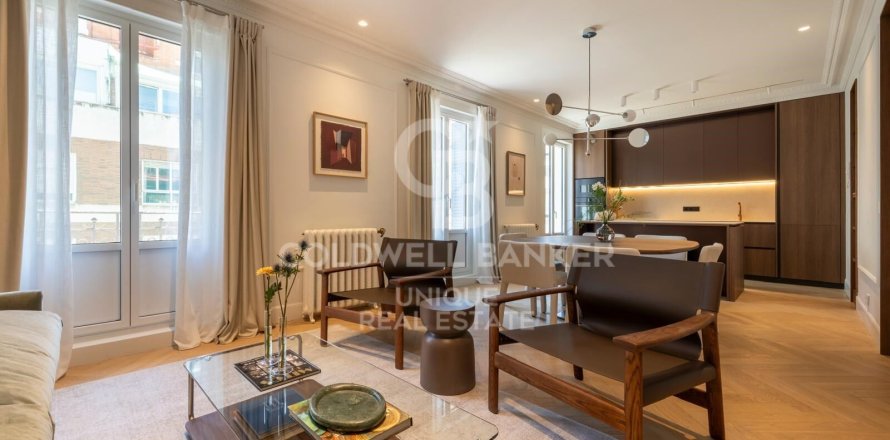Apartment à Madrid, Espagne 3 chambres, 158 m2 No. 178483