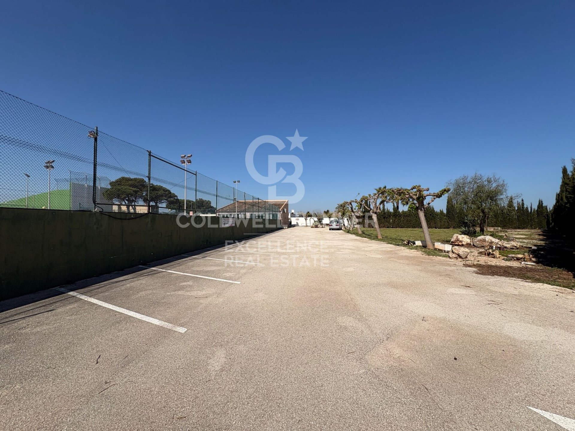 Propiedad comercial en Oliva, València, España 5714 m2 No. 178620