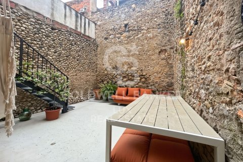 Duplex à Girona, Espagne 3 chambres, No. 178621