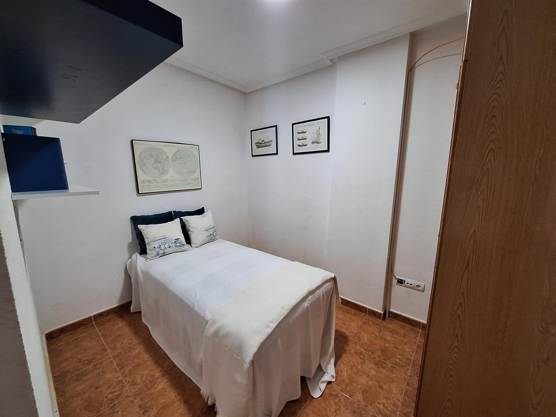 Apartment in Torrevieja, Alicante, Spain 3 bedrooms, 83 sq.m. No. 184271