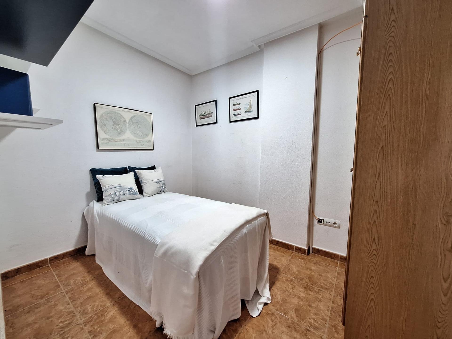 Apartment in Torrevieja, Alicante, Spain 3 bedrooms, 83 sq.m. No. 184271