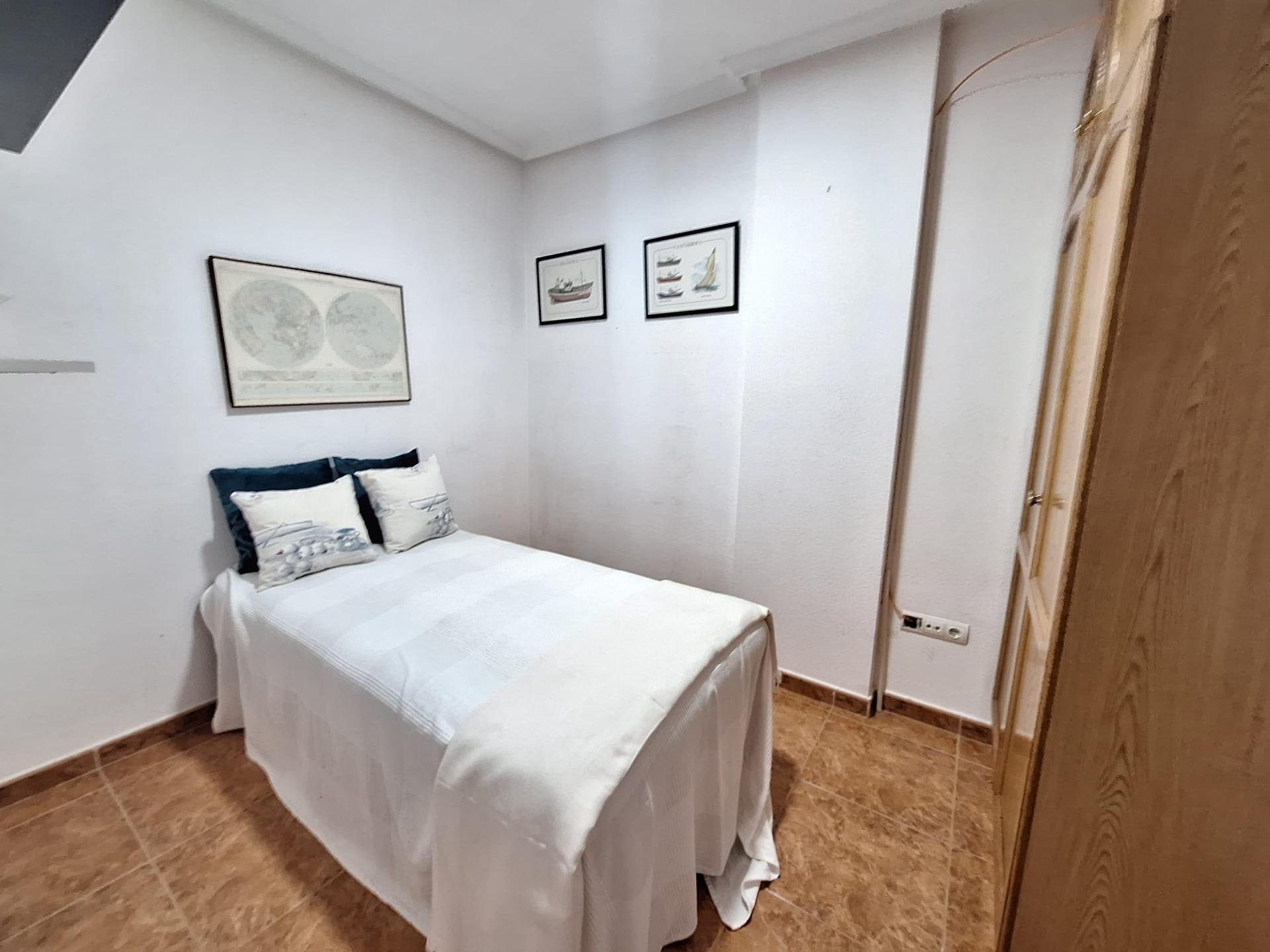 Apartment in Torrevieja, Alicante, Spain 3 bedrooms, 83 sq.m. No. 184271