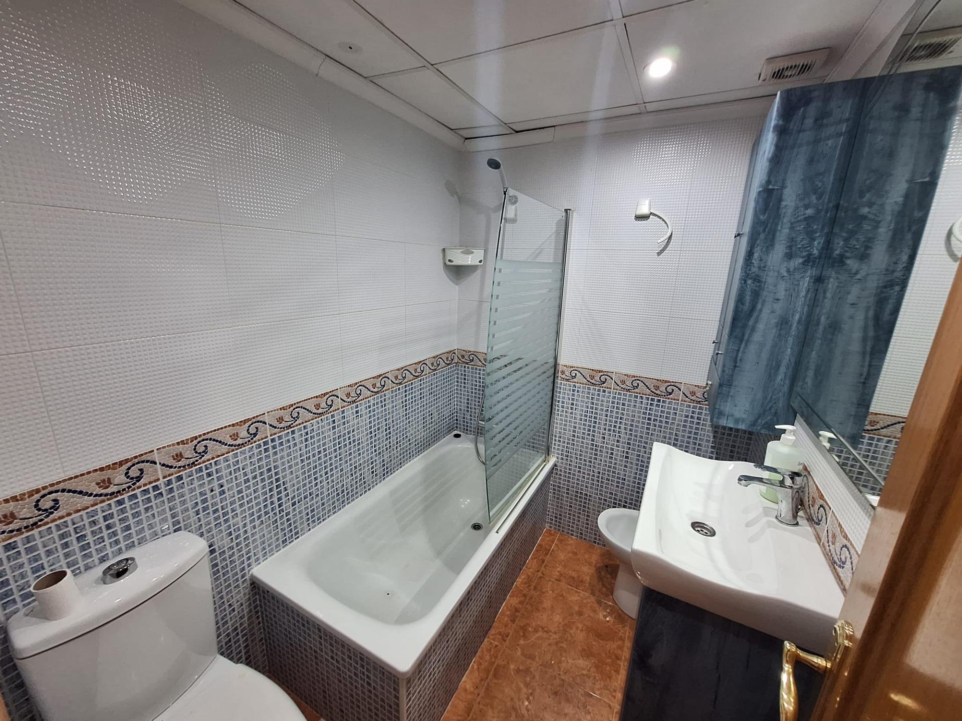 Apartment in Torrevieja, Alicante, Spain 3 bedrooms, 83 sq.m. No. 184271