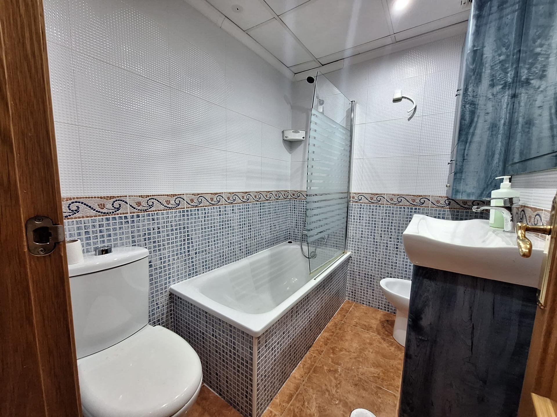 Apartment in Torrevieja, Alicante, Spain 3 bedrooms, 83 sq.m. No. 184271