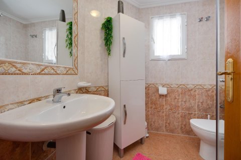 Apartment for sale in Torrevieja, Alicante, Spain 1 bedroom, 58 sq.m. No. 184268 - photo 17