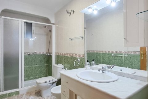 Apartment for sale in Torrevieja, Alicante, Spain 2 bedrooms, 67 sq.m. No. 184274 - photo 12