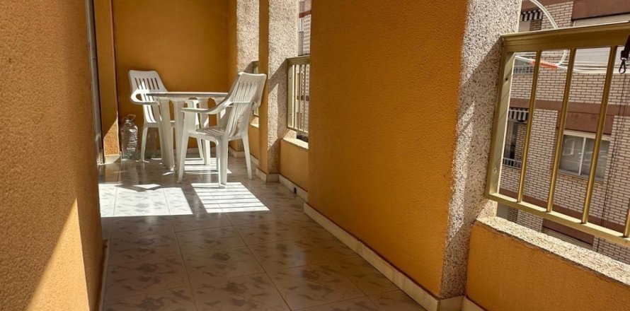 Apartment in Torrevieja, Alicante, Spain 2 bedrooms, 72 sq.m. No. 184269