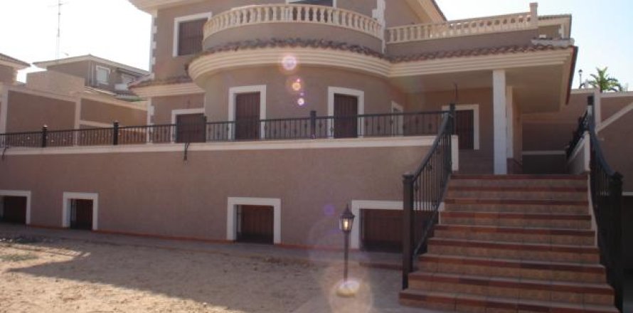 Huvila Torrevieja, Alicante, Espanja 3 makuuhuonetta, 245 m2 No. 145467