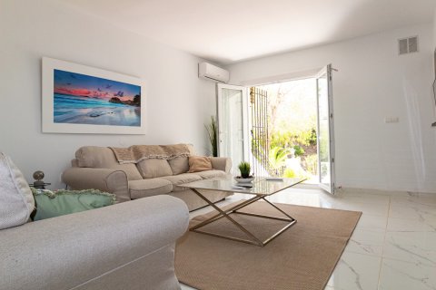 Townhouse for sale in Alicante, Spain 4 bedrooms, 142 sq.m. No. 193169 - photo 8