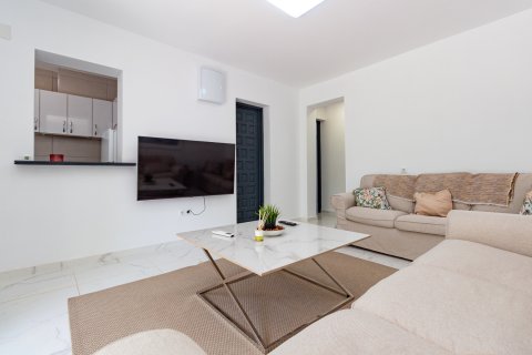 Townhouse for sale in Alicante, Spain 4 bedrooms, 142 sq.m. No. 193169 - photo 13
