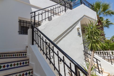 Townhouse for sale in Alicante, Spain 4 bedrooms, 142 sq.m. No. 193169 - photo 24