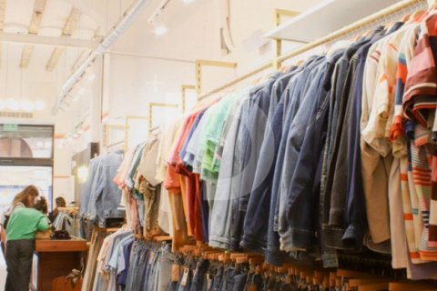 Tienda al por menor en Ciudad Vieja, Barcelona, España 100 m2 No. 154902