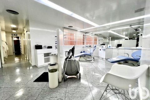 Продажа коммерческой недвижимости в Барселона, Испания 1 спальня, 184м2 №153112 - фото 8