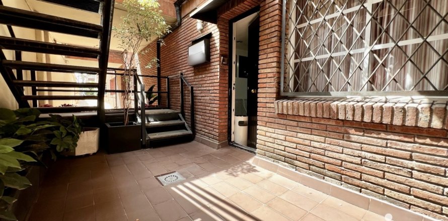 Коммерческая недвижимость в Барселона, Испания 1 спальня, 184м2 №153112