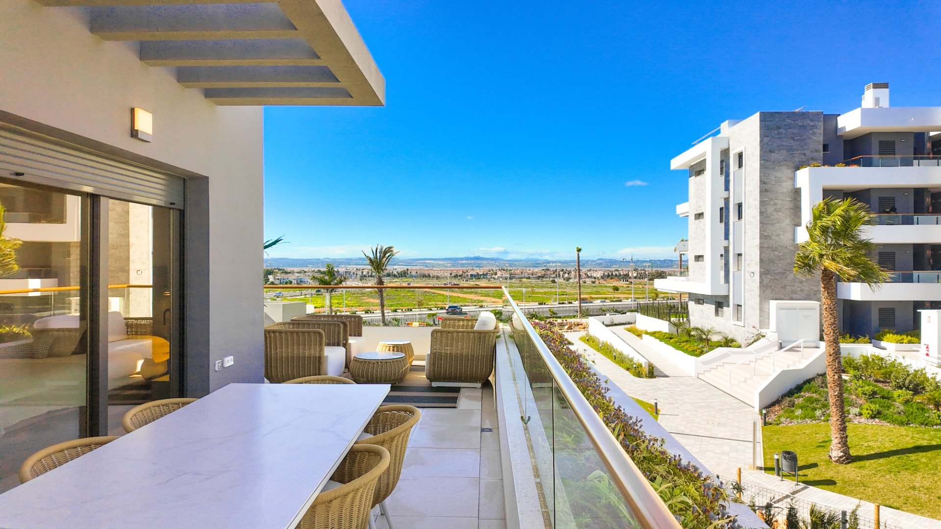 Rindu māja Torrevieja, Alicante, Spānijā 3 istabas, 261 m2 Nr. 147419