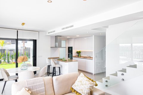 Kamienica w Torrevieja, Alicante, Hiszpania 3 sypialnie, 261 mkw. nr 147419 – zdjęcie 5