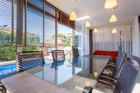 House for rent in Cambrils, Tarragona, Spain 4 bedrooms, 439 sq.m. No. 160490 - photo 4