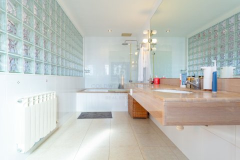 House for rent in Cambrils, Tarragona, Spain 4 bedrooms, 439 sq.m. No. 160490 - photo 9