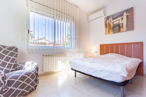 House for rent in Cambrils, Tarragona, Spain 4 bedrooms, 439 sq.m. No. 160490 - photo 18