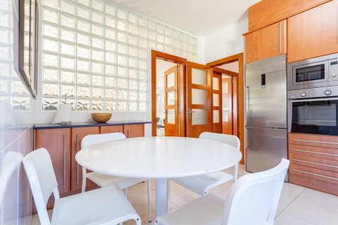 House for rent in Cambrils, Tarragona, Spain 4 bedrooms, 439 sq.m. No. 160490 - photo 2