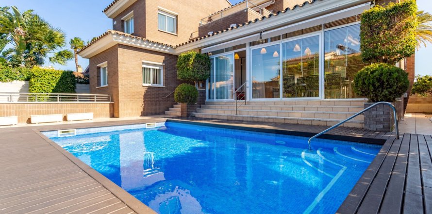 House in Cambrils, Tarragona, Spain 4 bedrooms, 439 sq.m. No. 160490