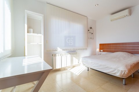 House for rent in Cambrils, Tarragona, Spain 4 bedrooms, 439 sq.m. No. 160490 - photo 15