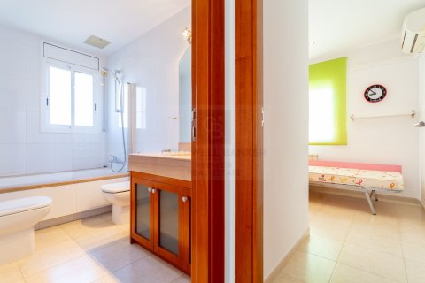 House for rent in Cambrils, Tarragona, Spain 4 bedrooms, 439 sq.m. No. 160490 - photo 7