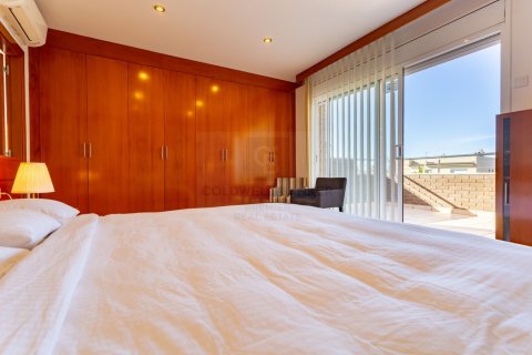 House for rent in Cambrils, Tarragona, Spain 4 bedrooms, 439 sq.m. No. 160490 - photo 13