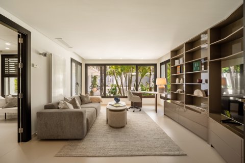 Willa w Marbella, Malaga, Hiszpania 5 sypialni, 722 mkw. nr 161960 – zdjęcie 2