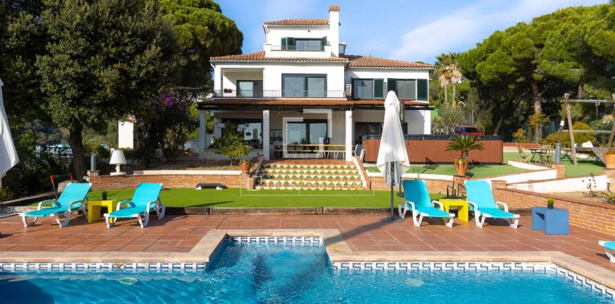 Villa en Arenys de Munt, Barcelona, España 7 dormitorios, 346 m2 No. 150543