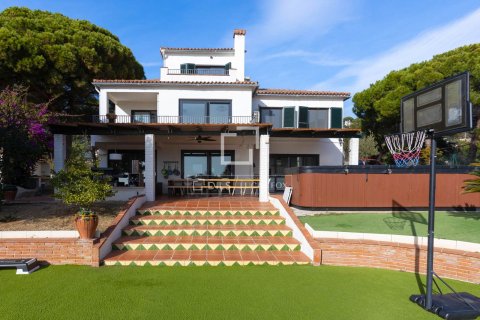 Villa for sale in Arenys de Munt, Barcelona, Spain 7 bedrooms, 346 sq.m. No. 150543 - photo 3