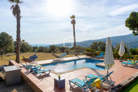 Villa for sale in Arenys de Munt, Barcelona, Spain 7 bedrooms, 346 sq.m. No. 150543 - photo 4