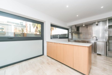 Villa for sale in Valldoreix, Barcelona, Spain 4 bedrooms, 587 sq.m. No. 150538 - photo 21