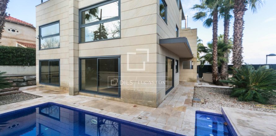 Villa in Valldoreix, Barcelona, Spain 4 bedrooms, 587 sq.m. No. 150538
