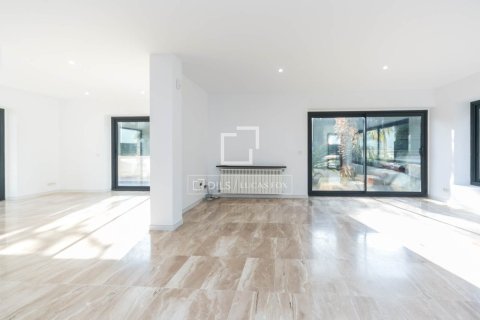 Villa for sale in Valldoreix, Barcelona, Spain 4 bedrooms, 587 sq.m. No. 150538 - photo 6