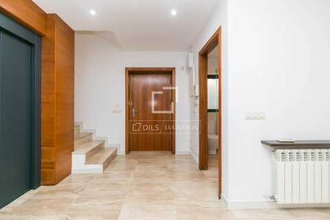 Villa for sale in Valldoreix, Barcelona, Spain 4 bedrooms, 587 sq.m. No. 150538 - photo 13