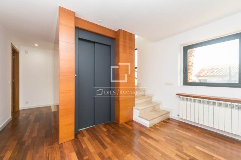 Villa for sale in Valldoreix, Barcelona, Spain 4 bedrooms, 587 sq.m. No. 150538 - photo 28
