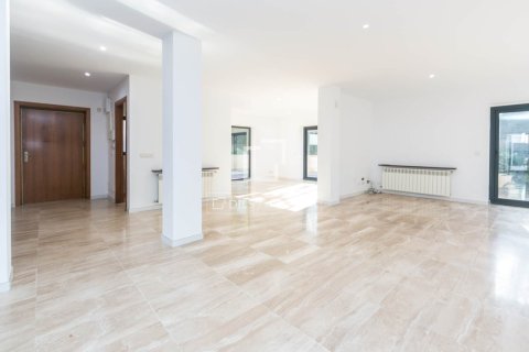 Villa for sale in Valldoreix, Barcelona, Spain 4 bedrooms, 587 sq.m. No. 150538 - photo 4