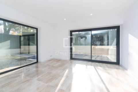 Villa for sale in Valldoreix, Barcelona, Spain 4 bedrooms, 587 sq.m. No. 150538 - photo 9