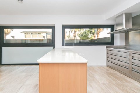 Villa for sale in Valldoreix, Barcelona, Spain 4 bedrooms, 587 sq.m. No. 150538 - photo 23