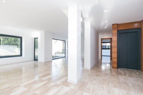 Villa for sale in Valldoreix, Barcelona, Spain 4 bedrooms, 587 sq.m. No. 150538 - photo 12