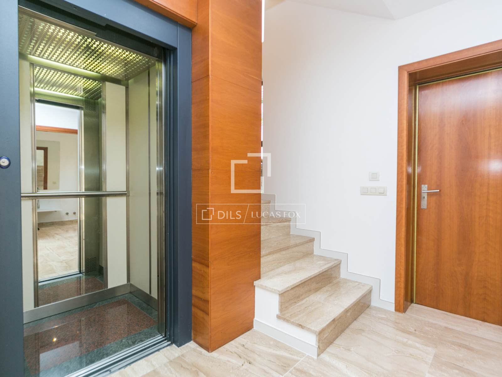 Villa a Sant Cugat Del Valles, Barcelona, Spagna 4 camere da letto, 587 mq. N° 150538
