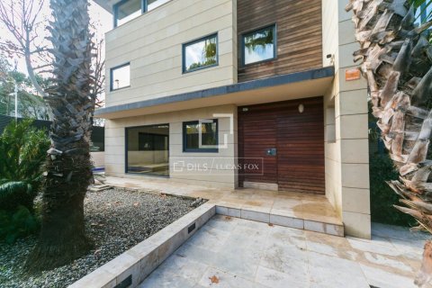 Villa for sale in Valldoreix, Barcelona, Spain 4 bedrooms, 587 sq.m. No. 150538 - photo 3