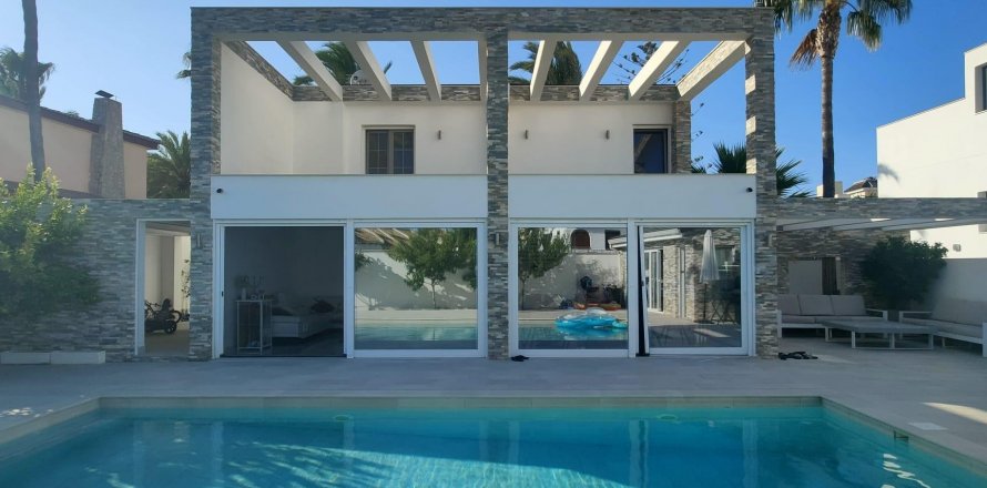 Villa La Zenia, Alicante, Spanien 4 Schlafzimmer, 240 m2 Nr. 115578